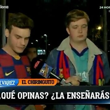 La ANC reparte esteladas en el Camp Nou entre extranjeros que desconocen su significado