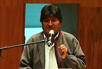 Evo Morales, mientras era abucheado. |  Imagen TV