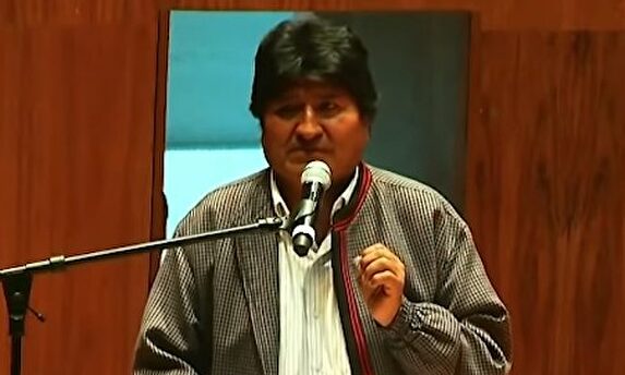 Evo Morales, mientras era abucheado. |  Imagen TV