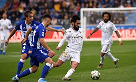 Isco, en acción ante el Alavés en Mendizorroza. |  EFE