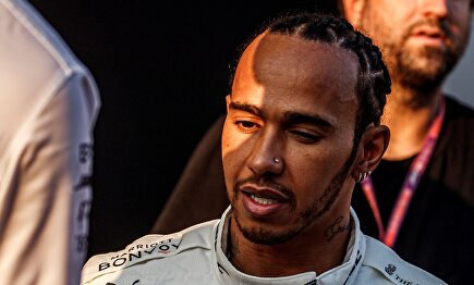Hamilton logra la pole en Abu Dhabi y Carlos Sainz saldrá octavo
