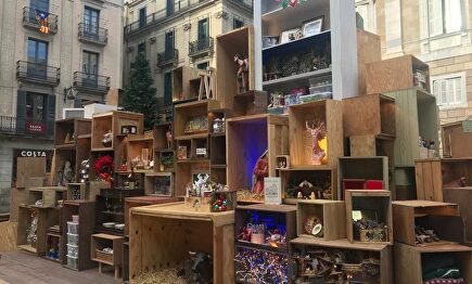 El belén del Ayuntamiento de Barcelona en la plaza San Jaime. | Europa Press