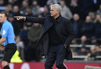 Mourinho invita a comer al recogepelotas que ayudó al Tottenham a marcar un gol 