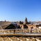 Las SetasEl proyecto Metropol Parasol también llamado las Setas de Sevillas una estructura en forma de pérgola de madera y hormigón ubicada en la céntrica plaza de la Encarnación. Las vistas de la ciudad desde lo alto son simplemente impresionantes.