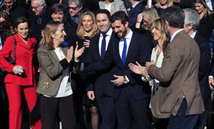 La cúpula del PP durante la foto de grupo en el COngreso. |  EFE