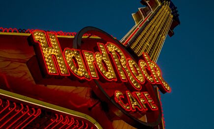 La famosa guitarra de la firma |  Pixabay/CC/vicariousalex