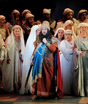 Plácido Domingo, en un ensayo de 'Nabucco' |  EFE