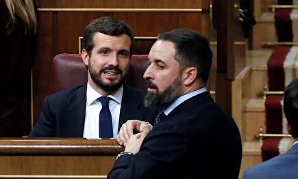 Pablo Casado y Santiago Abascal. | EFE
