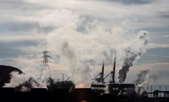 Imagen mostrada este martes en el COP25 de fábricas en Turquía |  EFE