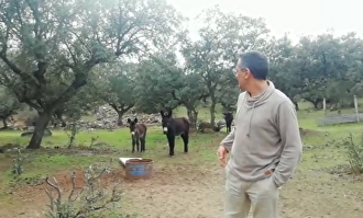 Platerito y Diego Hernández, presidente de la Asociación de Vecinos Fray Hernando de Talavera |  Libertad Digital
