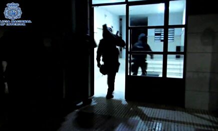 Un yihadista detenido por la Policía Nacional. |  EFE