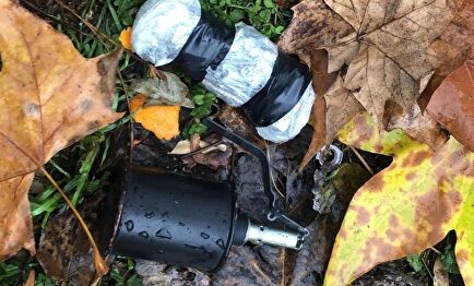 Vista del artefacto explosivo que fue detonado por los Tedax en Hortaleza |  EFE