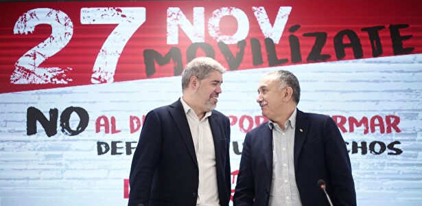 El secretario general de CC.OO, Unai Sordo y el de UGT, Pepe Álvarez en rueda de prensa. |  Europa Press