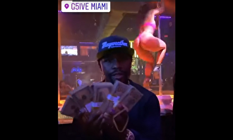 Locura y desenfreno: Floyd Mayweather derrocha dinero en un club de striptease