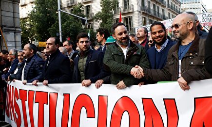 Abascal y Garriga, en la manifestación constitucionalista en Barcelona |  EFE