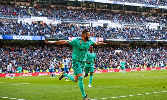 Benzema celebra el segundo gol. |  EFE