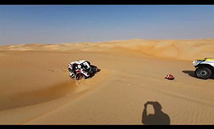 El vacile de Jesús Calleja a Fernando Alonso al encallar en una duna