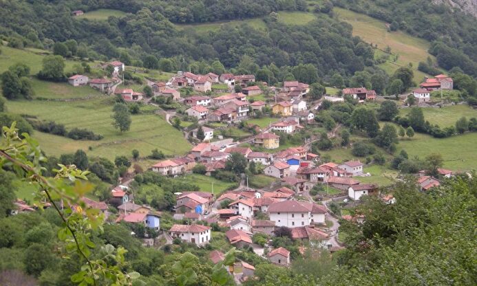 Ponga, aldea asturiana donde te pagan por vivir |  Turismo Asturias