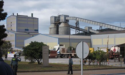 Vista de la factoría de Alcoa en San Cibrao, en Cervo (Lugo) | Europa Press