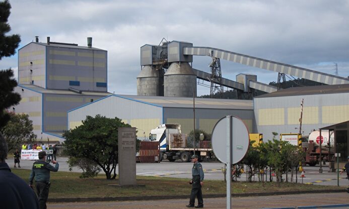 Vista de la factoría de Alcoa en San Cibrao, en Cervo (Lugo) | Europa Press
