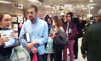 Federico Jiménez Losantos vuelve a colapsar El Corte Inglés para firmar sus libros