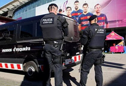 Los Mossos d'Esquadra, encargados de la seguridad fuera del estadio. |  Archivo