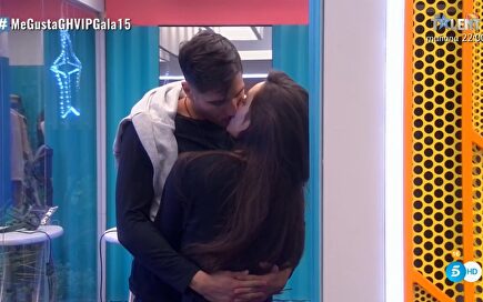 Adara y Gianmarco pasaron la noche besándose |  Mediaset