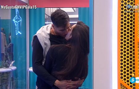 Adara y Gianmarco pasaron la noche besándose |  Mediaset