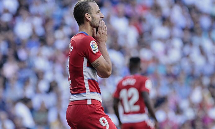 Roberto Soldado con el Granada en el Bernabéu. |  Cordon Press