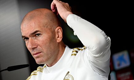 Zinedine Zidane, en la sala de prensa de Valdebebas. |  EFE