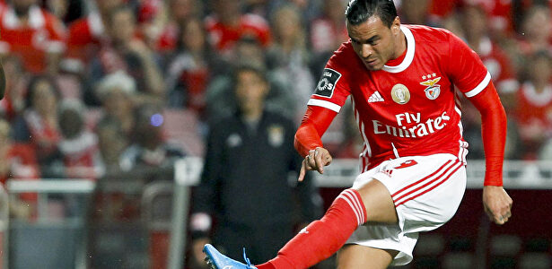 Raúl de Tomás sufre en el Benfica |  EFE