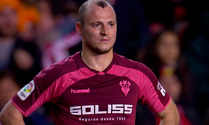 El Rayo-Albacete concluirá a puerta cerrada tras los insultos a Zozulia