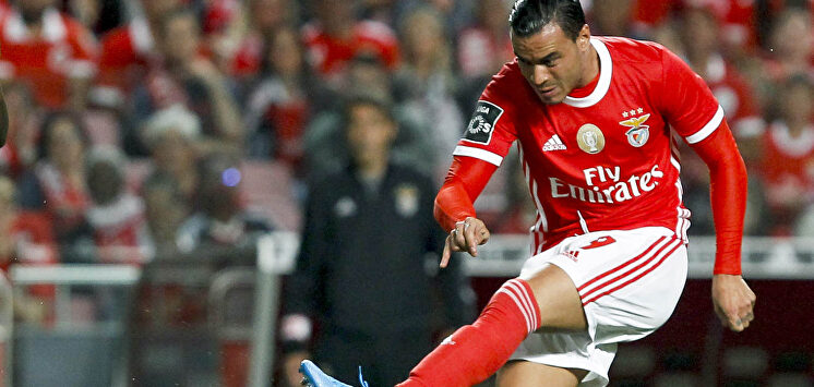 Raúl de Tomás sufre en el Benfica |  EFE