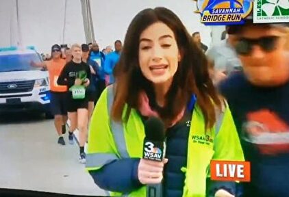 El momento donde Thomas Callaway tocó el culo de Alex Bozarjian |  Captura de TV