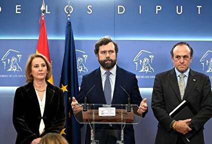 Iván Espinosa, Lourdes Méndez y Luis Gestoso hoy en rueda de prensa desde el Congreso |  EFE