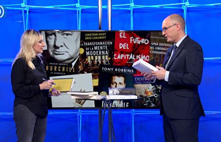 Seis libros de economía para regalar esta Navidad... y acertar