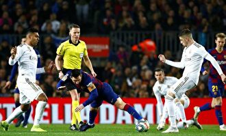 Valverde y Casemiro destrozaron la sala de máquinas del Barcelona |  EFE