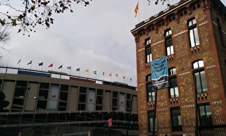 Tsunami cuelga pancartas en la consejería de Sanidad. |  LD