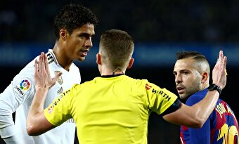 Varane no sufre lesión alguna en su hombro dañado | EFE