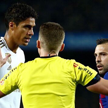 Varane no sufre lesión alguna en su hombro dañado | EFE