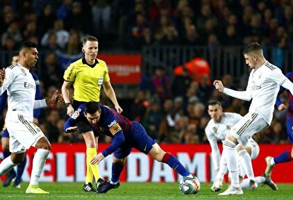 Valverde y Casemiro destrozaron la sala de máquinas del Barcelona |  EFE