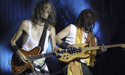 Robe Iniesta e Iñaki Antón, durante un concierto de Extremoduro en 2014 |  EFE