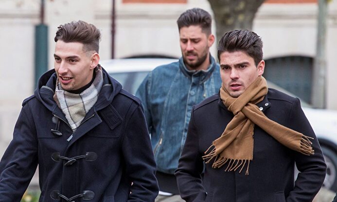 Viti (c), Lucho (i) y Raúl Calvo (d), los exjugadores de la Arandina condenados por agresión sexual a una menor. |  EFE