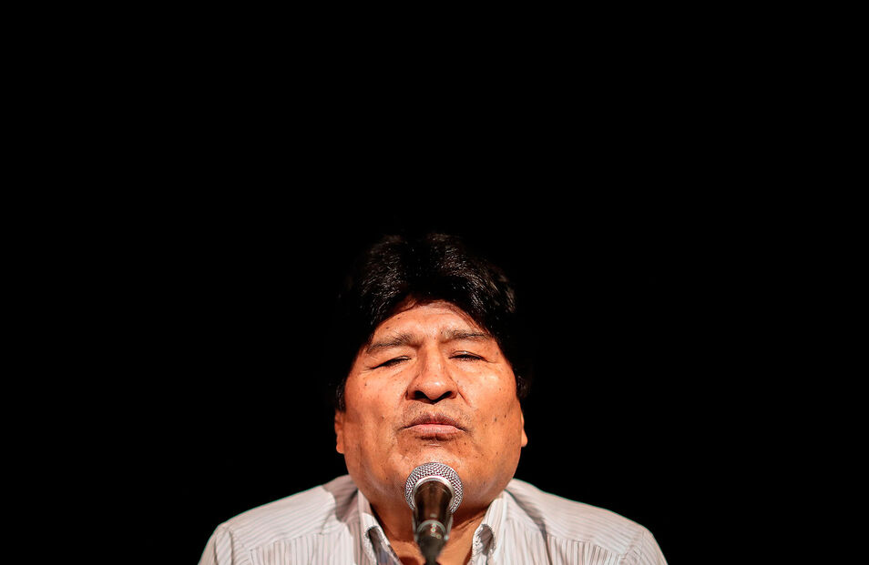 El expresidente de Bolivia ve cómo la Justicia de su propio país lo procesa por delitos cometidos en las últimas semanas de su mandato.