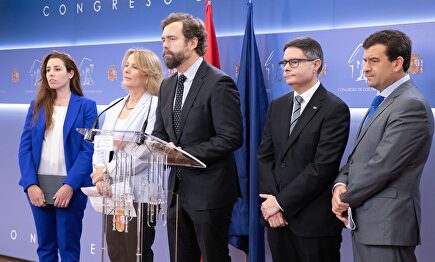 Iván Espinosa de los Monteros en rueda de prensa desde el Congreso |  VOX