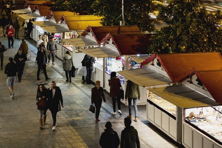 Ocho razones para descubrir los secretos de la Navidad en Andalucía 4-mercadillo-nervion