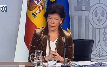 Celaá asegura que Puigdemont sigue teniendo "cuentas pendientes" con la Justicia