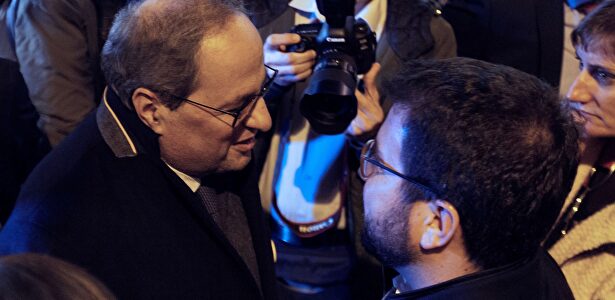 Quim Torra junto al vicepresidente catalán, Pere Aragonès en Barcelona |  EFE
