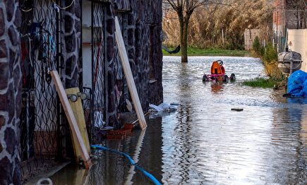 El municipio de Yeles (Toledo) totalmente inundado tras el desbordamiento del arroyo Guatén. |  EFE