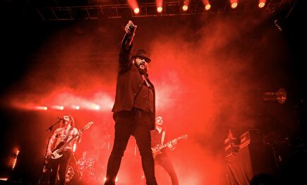 Kutxi Romero, en un concierto de Marea de la gira 'El azogue' |  Twitter: @losmareaoficial